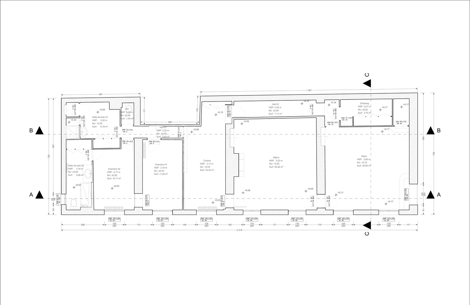 Plan coté d’un appartement traversant de 126 m² sur un niveau.